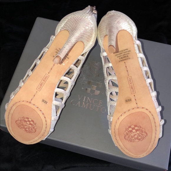 Brand new Vince Camuto faux leather heeled shoes - Picture 4 of 4